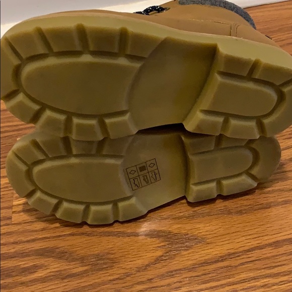 Gymboree sneakers - Picture 3 of 3